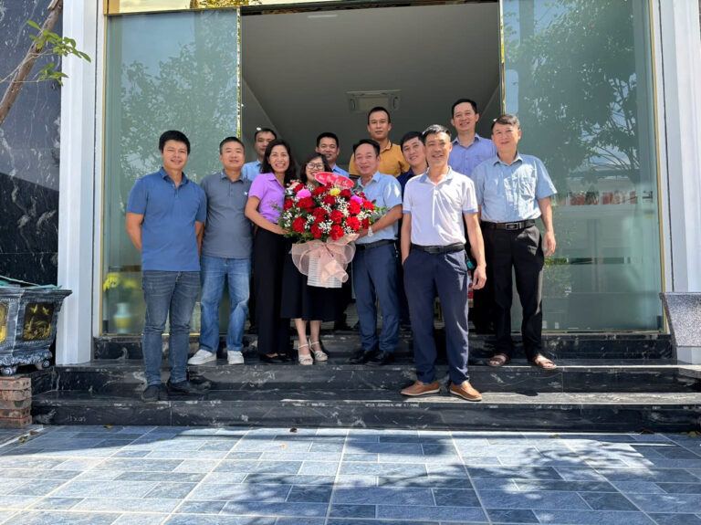 XÚC ĐỘNG MÓN QUÀ SINH NHẬT TỪ BAN LÃNH ĐẠO ĐẾN CBCNV CÔNG TY TNHH PHÁT TRIỂN CÔNG NGHỆ VN