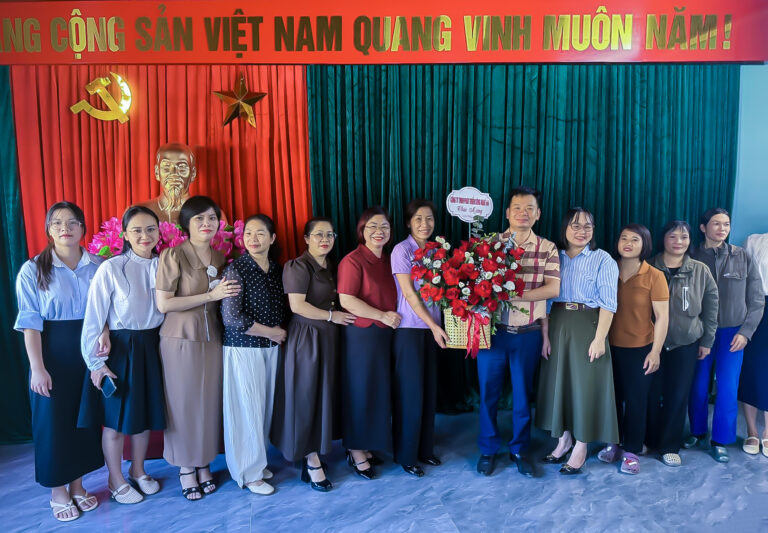 Công ty TNHH Phát triển Công nghệ VN tri ân nữ cán bộ, công nhân viên nhân dịp 20/10